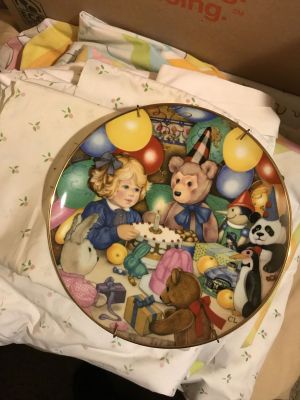 IMG_0753
The Carol Lawson, Limited Edition, 1986 Teddy’s Birthday Party Display Plate Estimated Value 10.00
