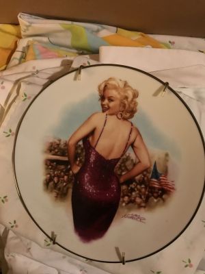 IMG_0768
Collectors Plate Marilyn Monroe in Red Sparkle Dress Numbered M. Monroe Plate Estimated Value 15.00
