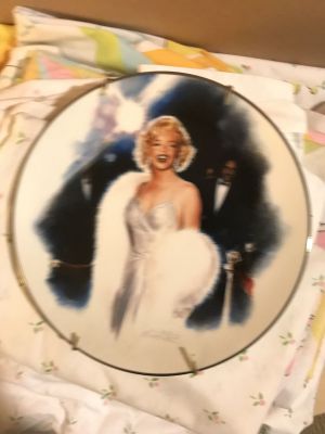 IMG_0771
Marilyn Monroe "Opening Night" Delphi 8" Collector Plate Estimated Value 15.00
